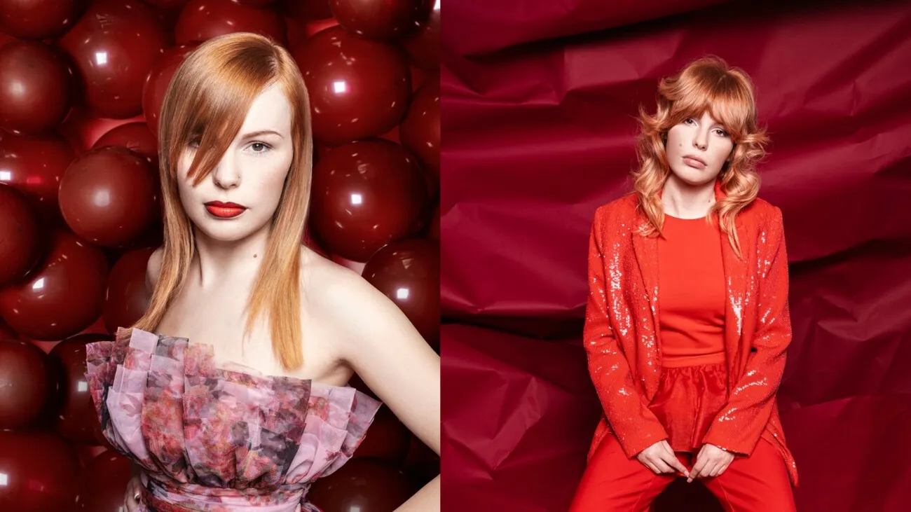 Zwei Frauen mit rötlichem Haar zeigen unterschiedliche Stylingvarianten für Curtain Bangs. Links wird das Haar asymmetrisch mit Seitenscheitel getragen, rechts in einem glamourösen Look mit voluminösen Wellen.